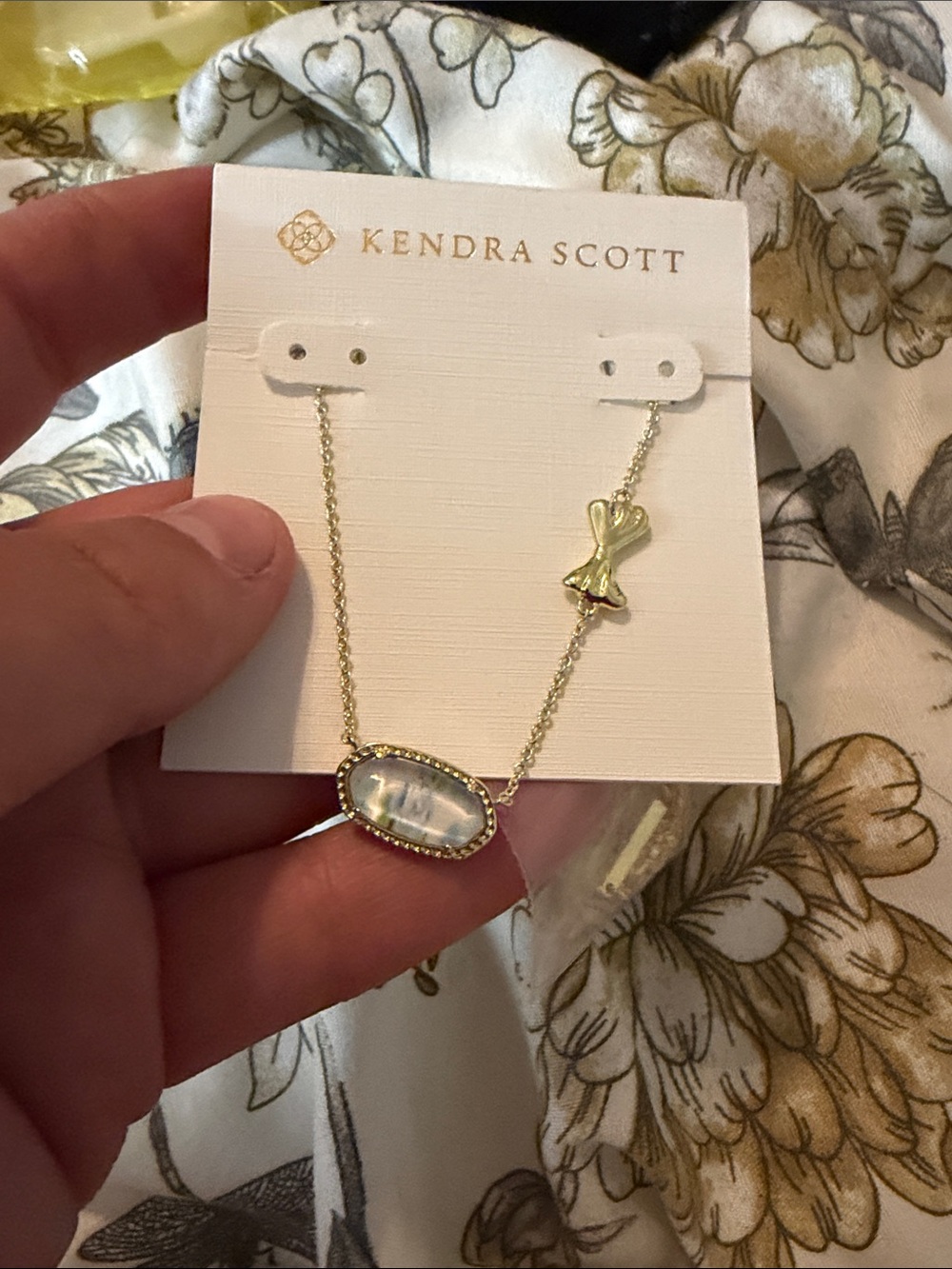 Kendra Scott necklace